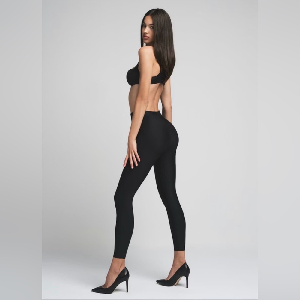 NWT Skims Limited Edition Onyx butt enhancing leggings (in original packaging)